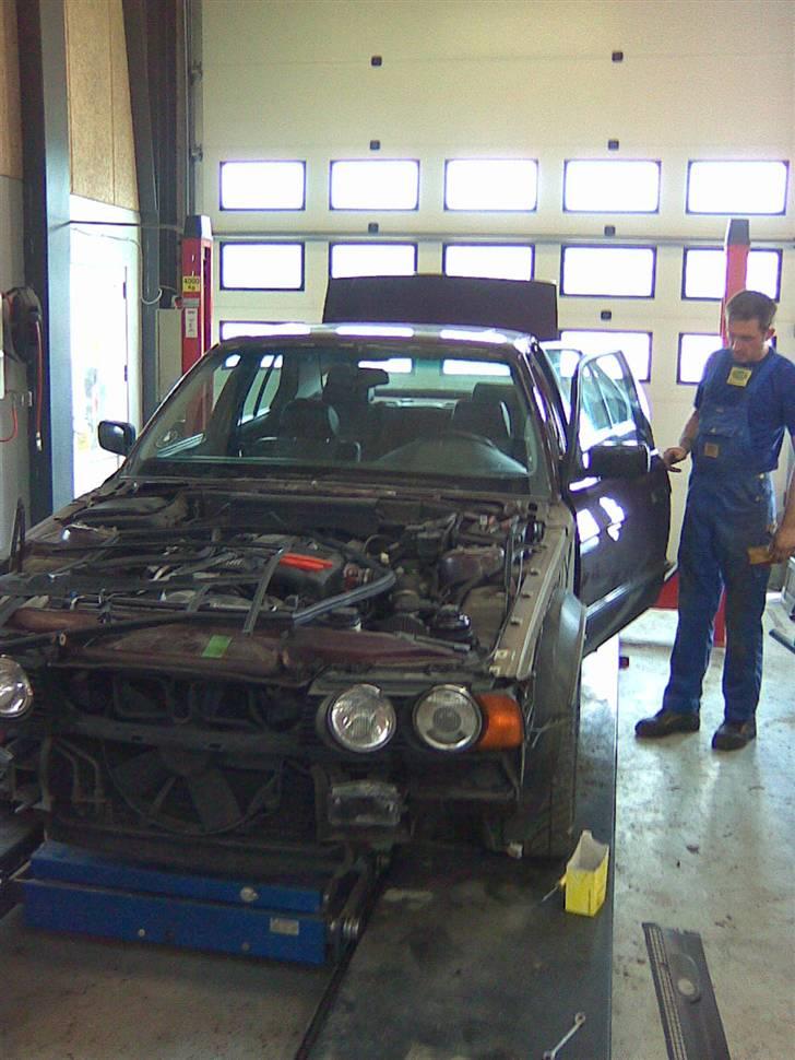 BMW E34  - Igang med at gøre den klar til maler... billede 3