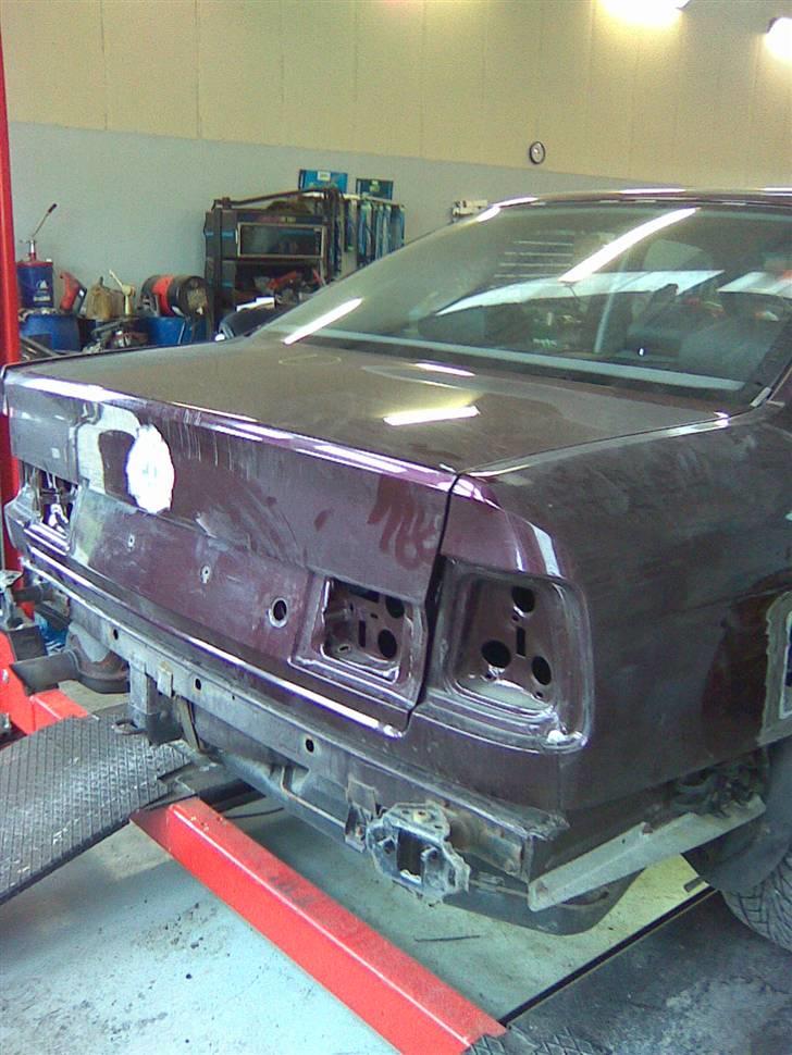 BMW E34  - Så er logoet fjernet.. billede 4