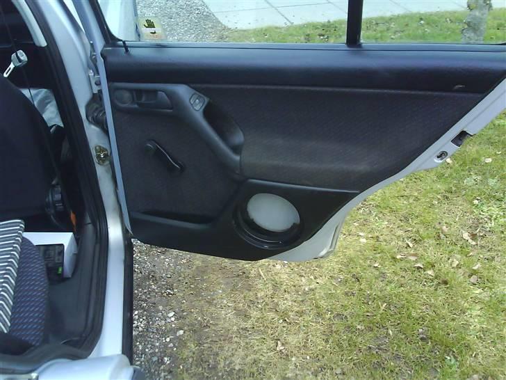 VW Vento SOLGT - nye dørsider med plads til musik  billede 15