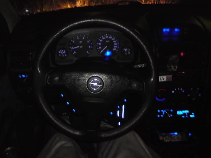 Opel Astra G *SOLGT* - komplet instrumentbord med blå dioder billede 18