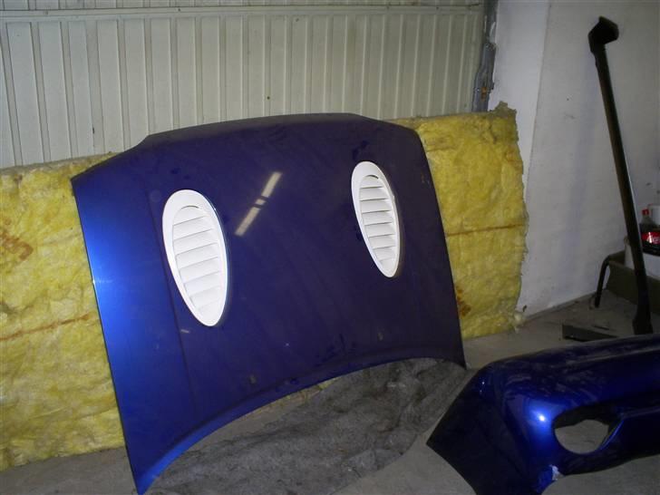 Ford Escort RS Cosworth SOLGT - Hjælm klar til mont. med hvide luftindtag. billede 3