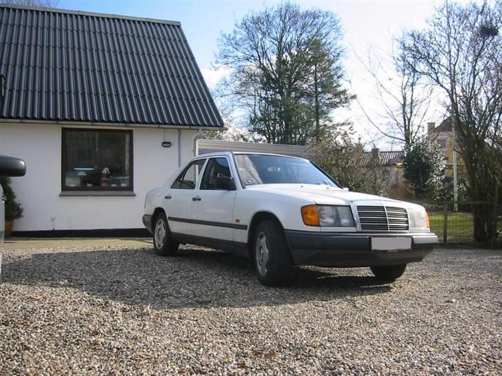 Mercedes Benz 230E billede 1