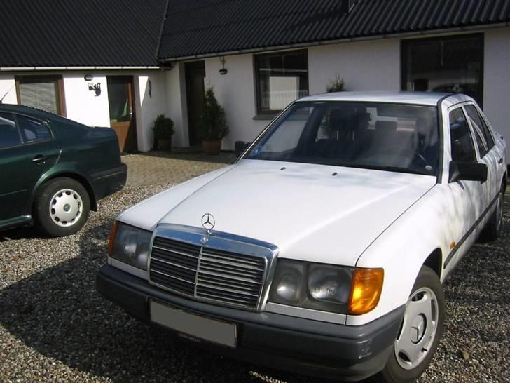 Mercedes Benz 230E billede 2