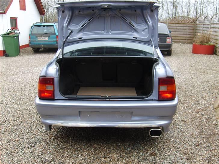 Opel vectra A 2.0i 8v skrot billede 13