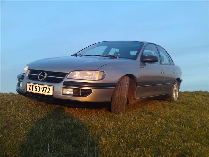Opel Omega B 2.5 V6 ¤SOLGT¤ - Den tager sig nu godt ud da... billede 1