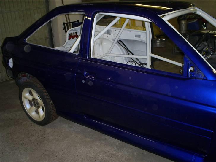 Ford Escort RS Cosworth SOLGT - Høhre side efter lakering. billede 9