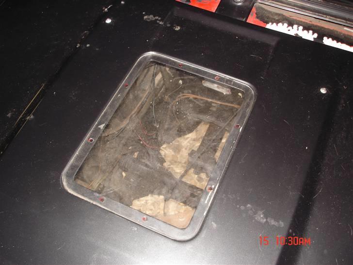 Alfa Romeo GTV . 2.0  - ja der er glas i så man ka kikke ned til der hvor motorn ska ligge  billede 12