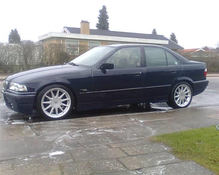 BMW 318i E36 (Solgt) - Nyvasket med mine nye 17" originale Hartge fælge. billede 17