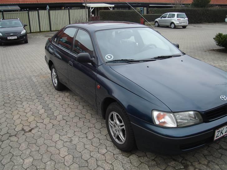 Toyota Carina E billede 1