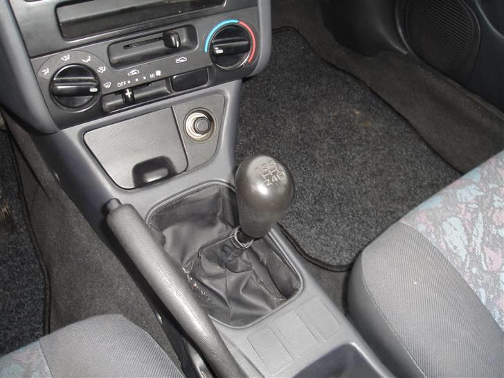 Toyota Carina E billede 13