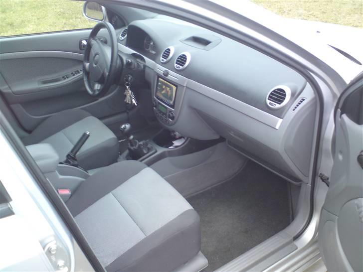 Chevrolet Nubira CDX STW  - Lidt kedelig kabine, men det er sgu ok billede 11