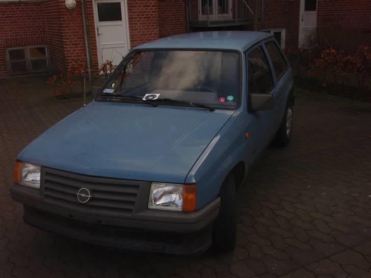 Opel Corsa A - Jeg undskylder for de mørke billeder, men ligger ikke inde med et bedre kamera! billede 1