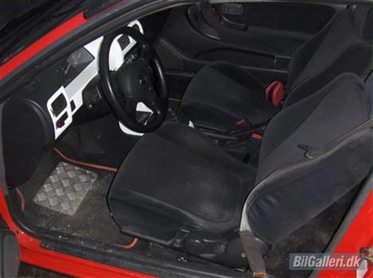 Nissan 100 nx  solgt - den sorte kabine er nu kommet i og med hvide detalier billede 15