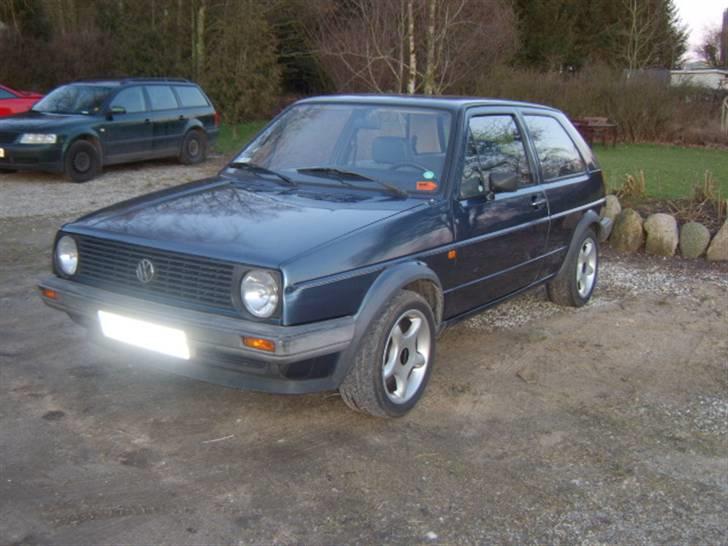 VW Golf II 1,3  55Hk :-) - De gamles biler i baggrunden.. Passat chippet, og calibra... billede 10