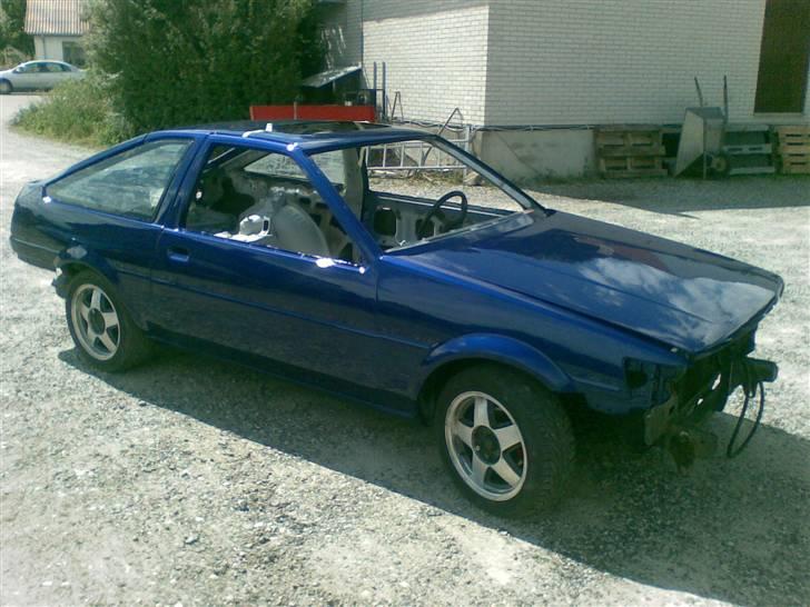 Toyota Corolla GT Coupe AE86 - hjem fra maler billede 9