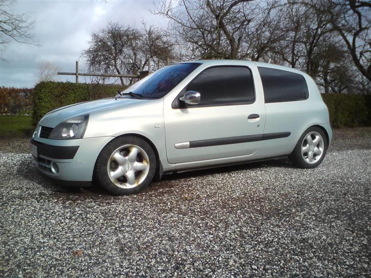 Renault Clio 1,5 dCi - Clio´en med vinterfælge og sorte ruder billede 16