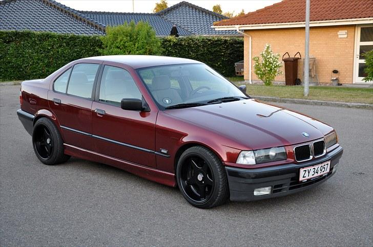 BMW 320i  - :-) billede 1