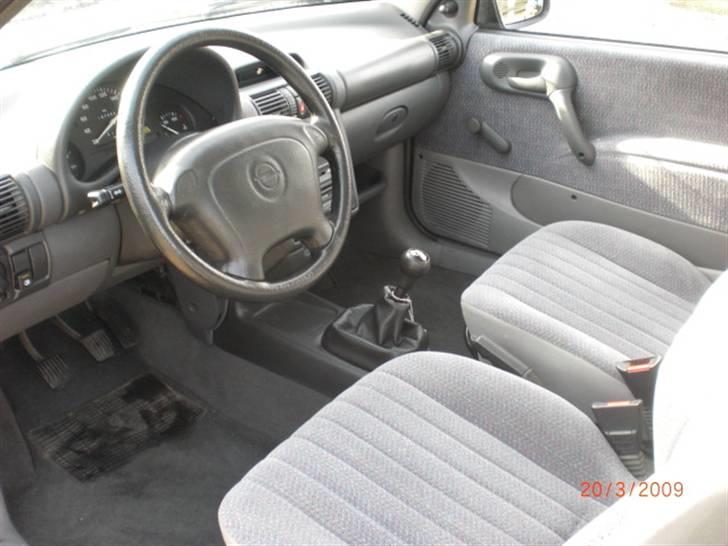 Opel Corsa B Swing - Dejlig velholdt indvendig!! Der mangler bare en Wunder-Baum! billede 2