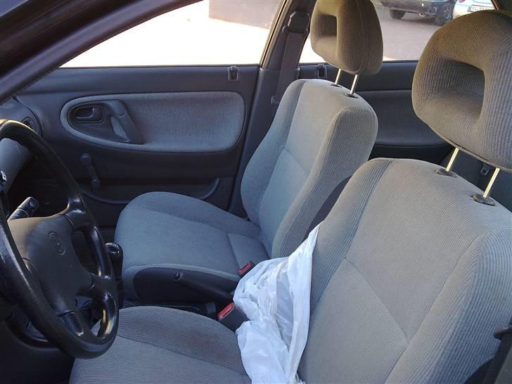 Mazda 626 1,8 I Sedan (Solgt) billede 14