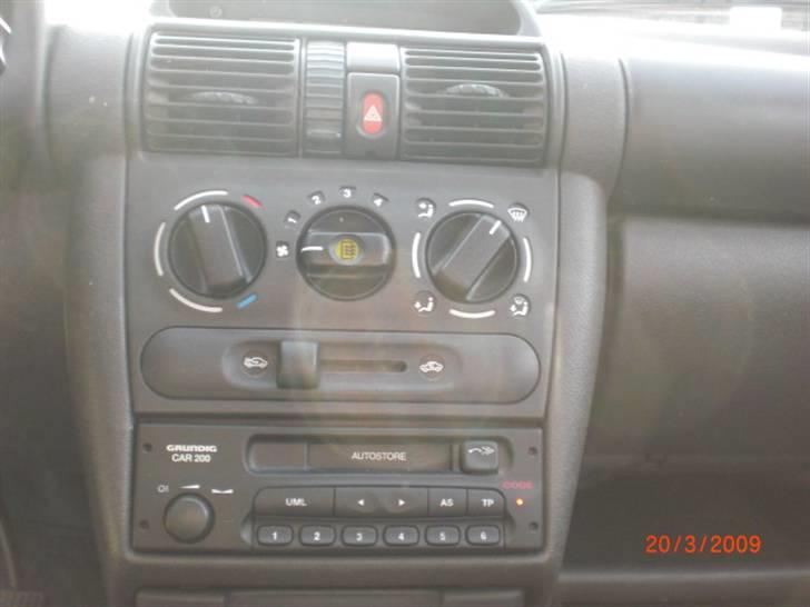 Opel Corsa B Swing - Kasettebånds afspiller :D.. Skal sku til og spille mine CD´er over :D billede 7