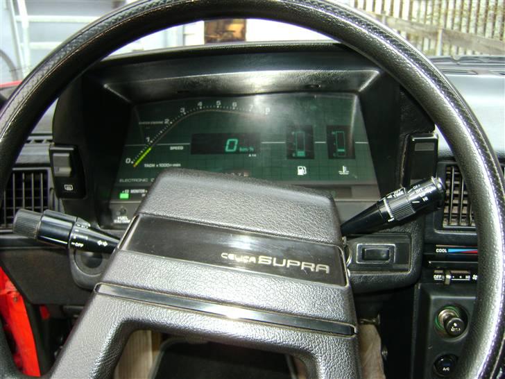 Toyota Supra 2,8i - Digital instrumentering...Det må have været sindsygt i 1984!! billede 3