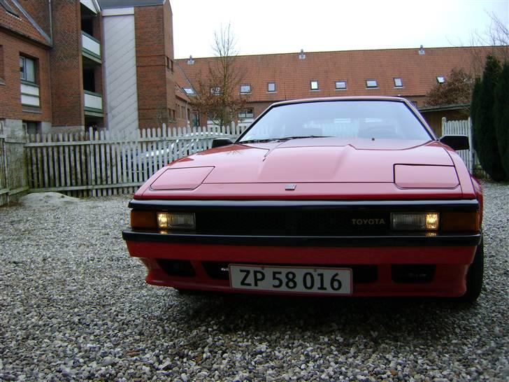 Toyota Supra 2,8i - Designet er agressivt og råt billede 5