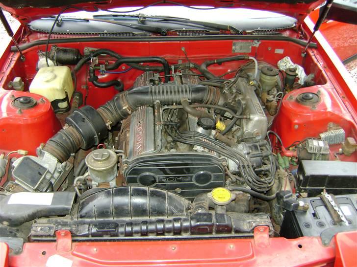 Toyota Supra 2,8i - Lækker motor som går som en symaskine. Det er her de 170hk bliver produceret.... billede 10