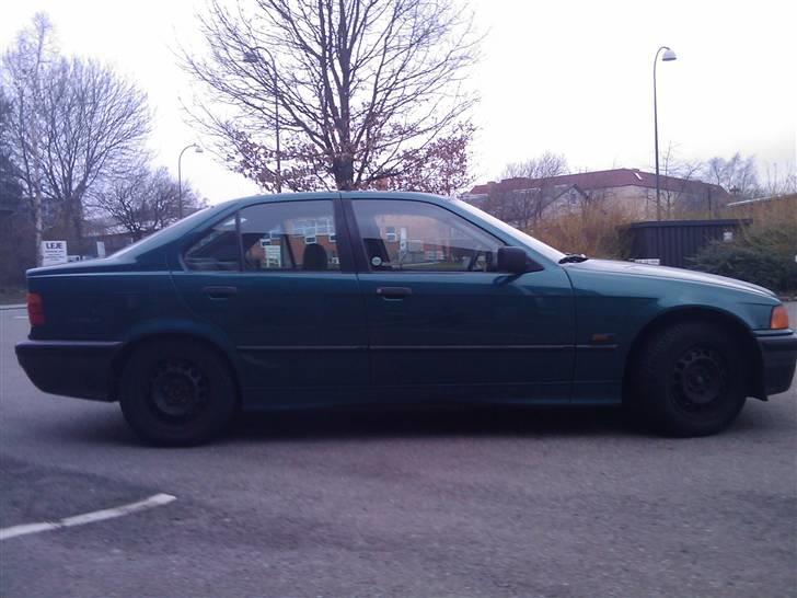 BMW 320i {solgt} billede 11