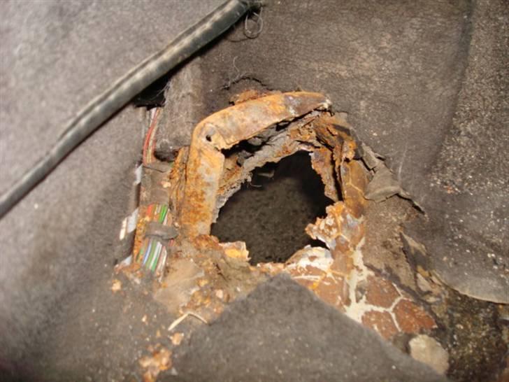 BMW 323i e30 r.i.p - der gik en donkraft op igennem så på skrot med den desværre billede 15