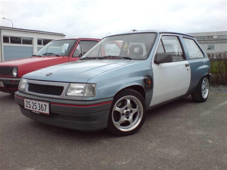 Opel corsa a billede 1