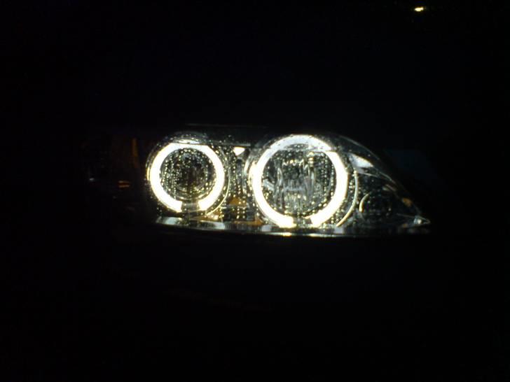 Opel vectra b 1,8 16v - de nye angel eyes. monteret så pos. lys kun er i ringene. billede 5