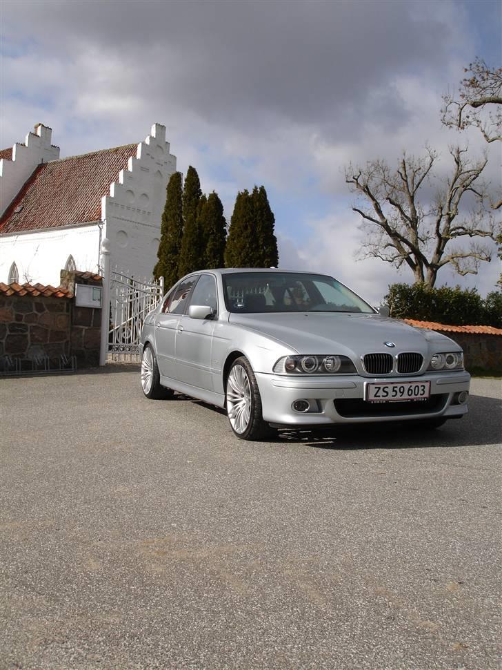 BMW E39 528i  *SOLGT* billede 1