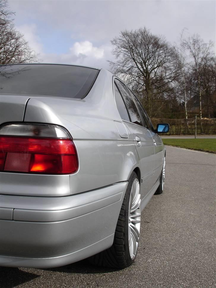 BMW E39 528i  *SOLGT* billede 5