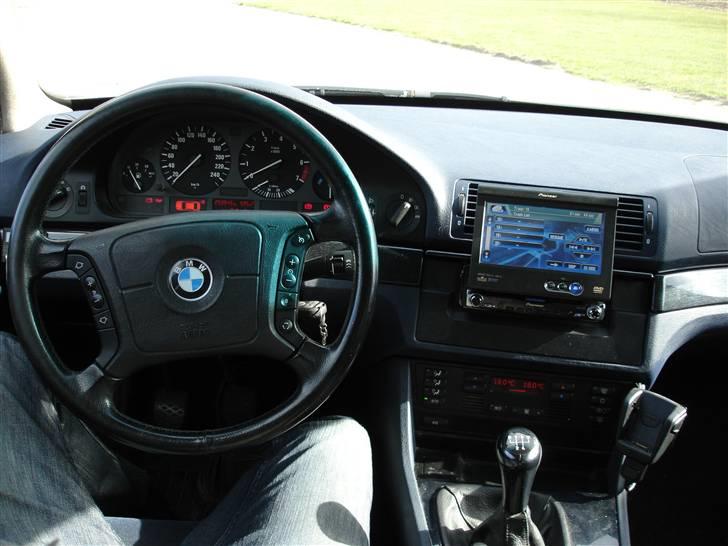 BMW E39 528i  *SOLGT* billede 11