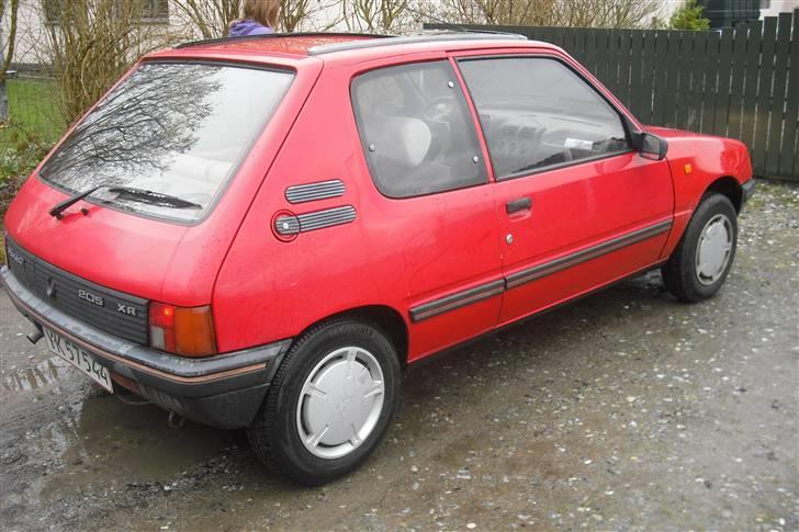 Peugeot 205 solgt! billede 6
