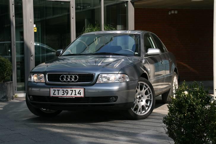 Audi A4 2.4 (SOLGT) billede 1