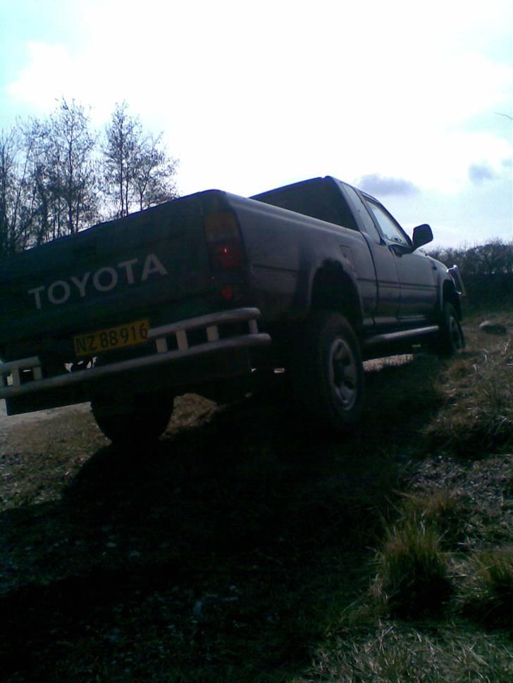 Toyota Hilux 4x4 billede 2