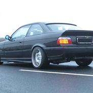 BMW 325i