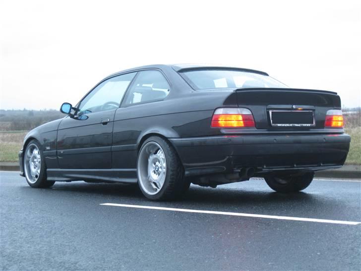 BMW 325i billede 1