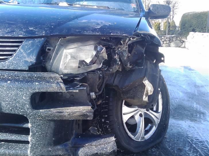 Mazda 323s (TOTALT SKADET) billede 20