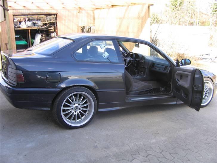 BMW 320 i coupe billede 4