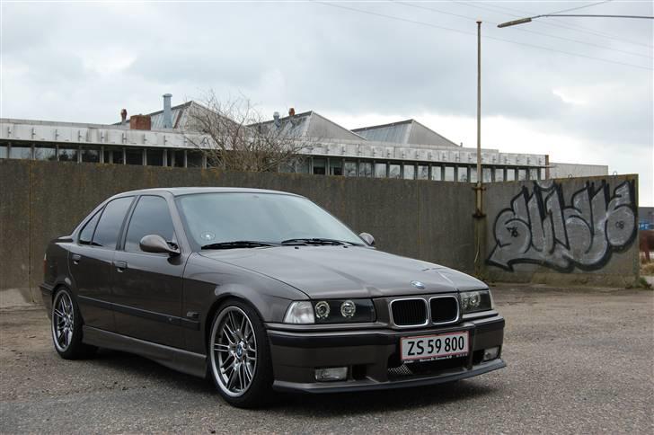 BMW 328i *TOTALSKADET* billede 3