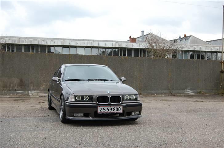 BMW 328i *TOTALSKADET* billede 4