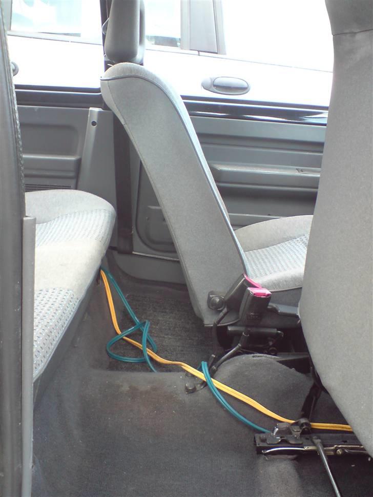 Renault 5 1,2 TR - SOLGT - Ledningerne er til forstærkeren :) billede 7