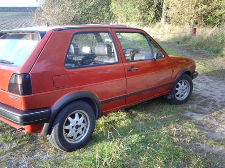 VW Golf 1.8 aut 90 hk- solgt - lidt frisket op nu billede 2