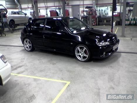 Peugeot 306 GTi Premium - Så har den fået 2 nye dæk på. 112% i orden. billede 1