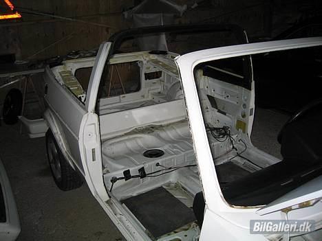 VW cabriolet - Næsten adskildt og klar til maleren billede 5