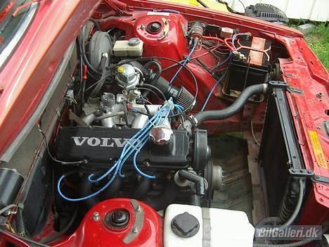 Volvo 240 aka Michelle - Motor rommet.synest? billede 3