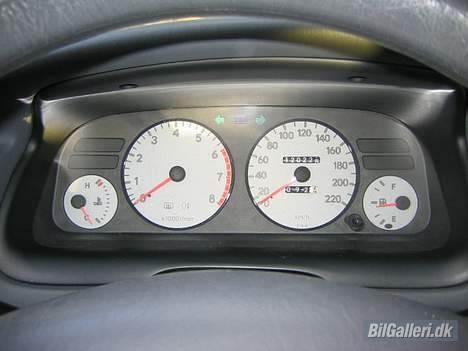 Toyota Corolla - Hvide skiver originalt! billede 2