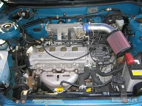 Toyota Corolla - Universal Kn-filter samt Tornadotubes monteret! billede 3